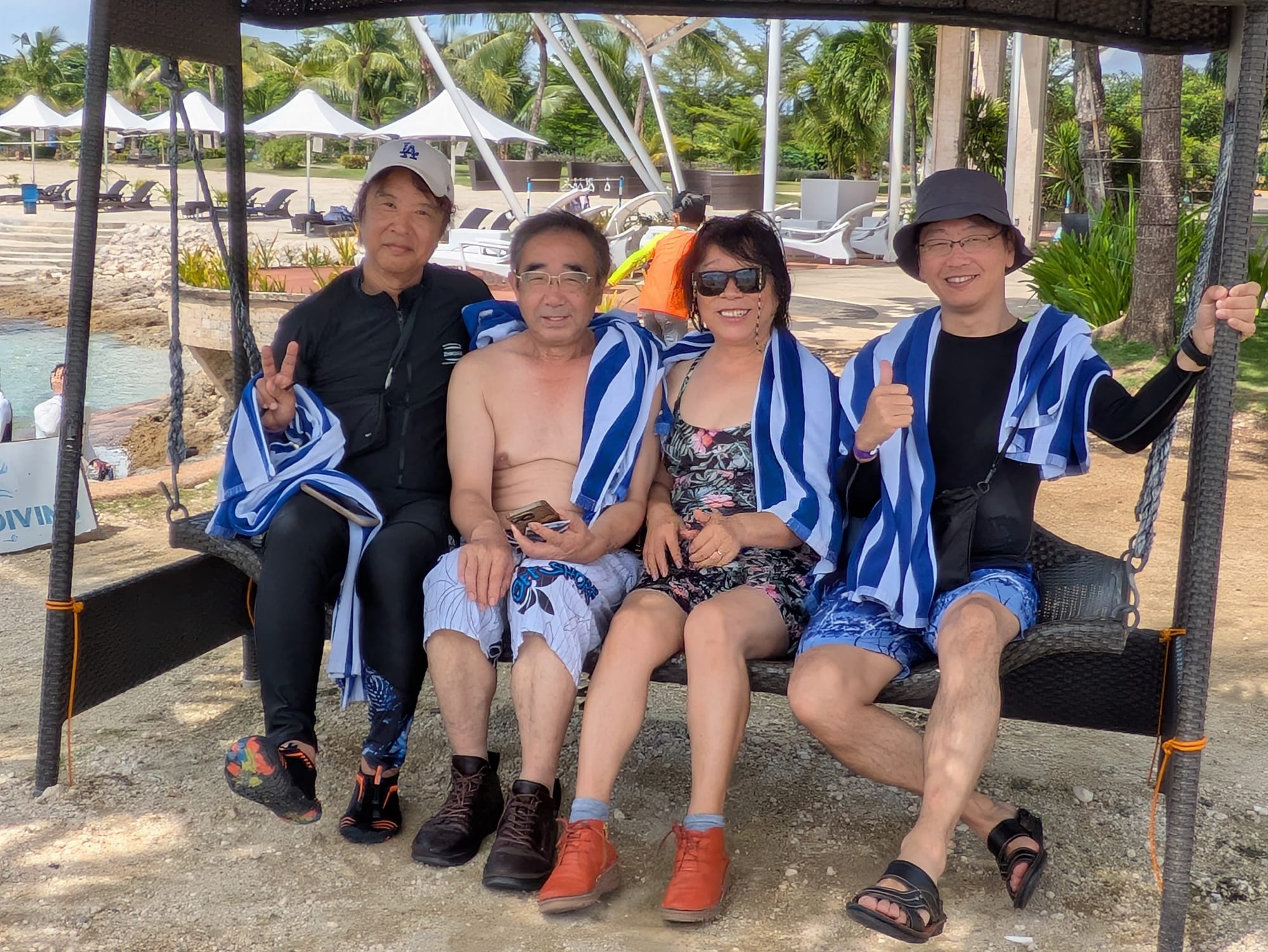 海辺の4ショット